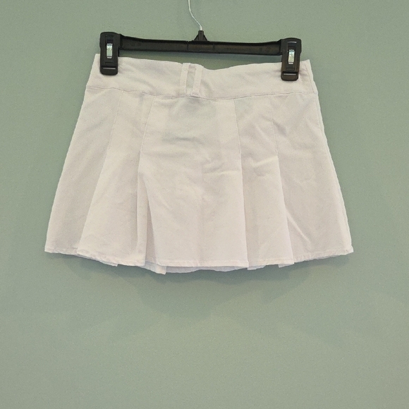 H&M Divided Mini Skirt Crisp White Pleated Size XS - Picture 5 of 8
